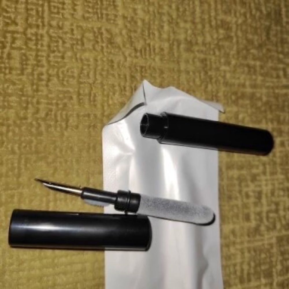 Earbud Cleaner - Picture 7 of 8